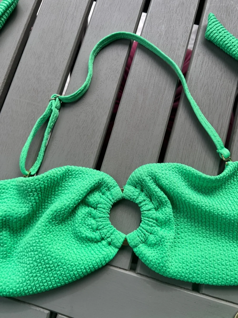 Monday Swimwear size M Textured Ring Accent Bikini Set in Green gold ring - Picture 7 of 8
